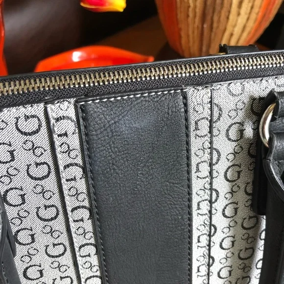 Guess Purse/Tote Bag - Picture 14 of 14
